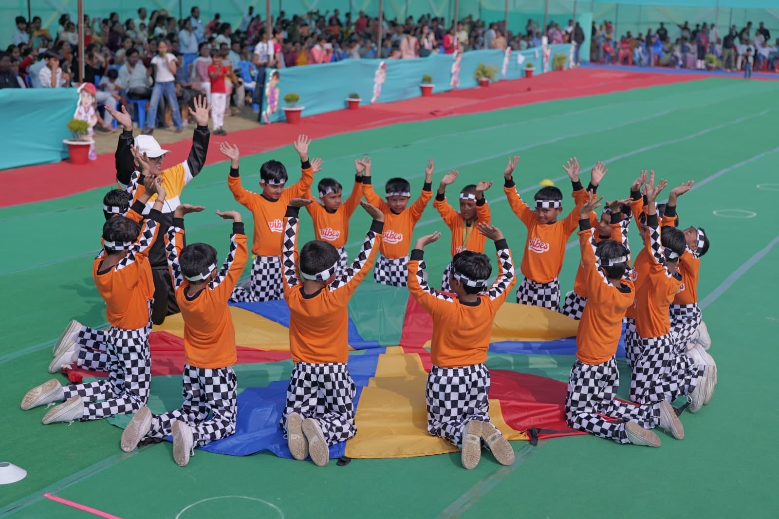 संत माइकल्स कोलंबी में वार्षिक खेल कार्यक्रम में नन्हें छात्रों ने दिखाई अपनी खेल प्रतिभा, प्रधानाचार्य ने छात्रों को बताया टीम वर्क का महत्व