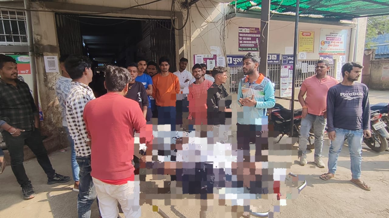 गिरिडीह: सौर ऊर्जा स्ट्रीट लाइट का पोल खड़ा करने के दौरान करंट लगने से युवक की मौत, परिजनों में मचा कोहराम