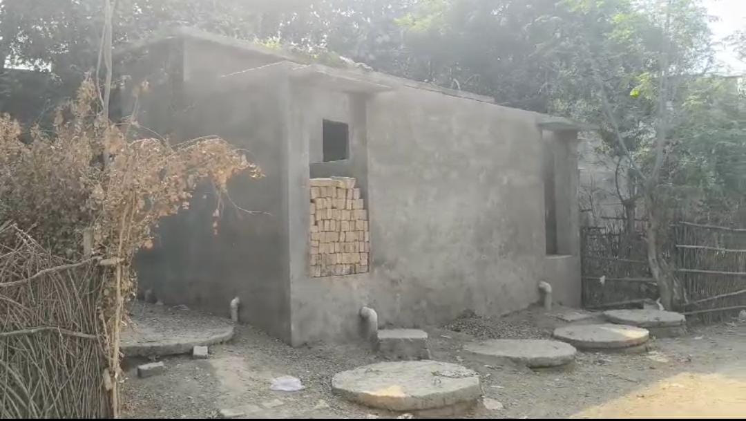 मुख्यमंत्री हेमंत सोरेन के गढ़ में केंद्र सरकार के ड्रीम प्रोजेक्ट में बड़ी सेंधमारी, शौचालय निर्माण में गड़बड़झाला, जानिए क्या लगा है आरोप