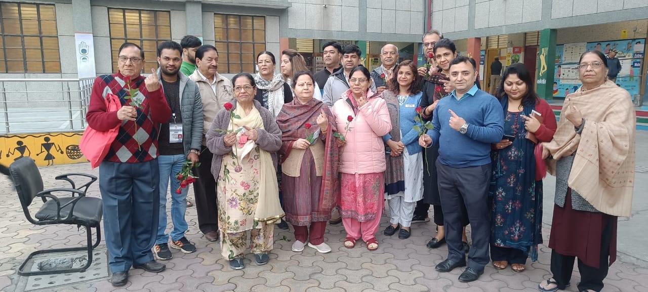 Delhi Election 2025: दिल्ली विधानसभा चुनाव के लिए वोटिंग शुरू, आम आदमी पार्टी का भविष्य होगा तय