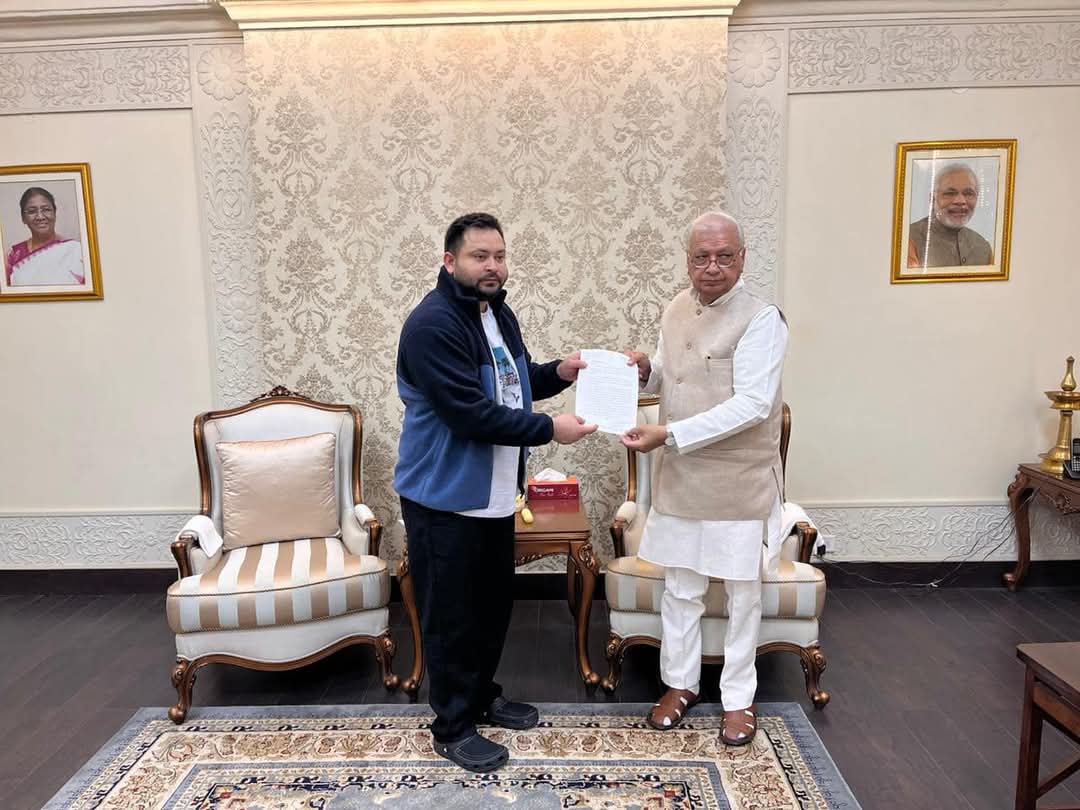 राज्यपाल से मिले तेजस्वी, बिगड़ते कानून व्यवस्था को लेकर सीएम नीतीश पर साधा निशाना, कहा- असुरक्षित हाथों में है बिहार