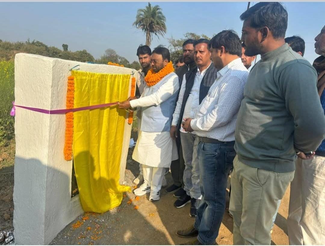 देवघर में शिलापट्ट तोड़ने को लेकर पूर्व विधायक ने वर्तमान विधायक पर लगाया गंभीर आरोप, जानिए क्या है पूरा मामला