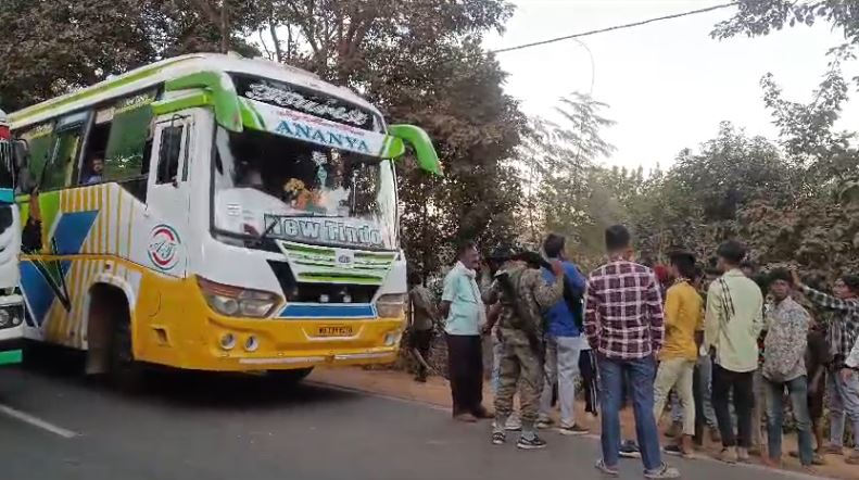 टूरिस्ट बस ने बाइक में मारी टक्कर, घटनास्थल पर ही बाइक चालक की हुई मौत