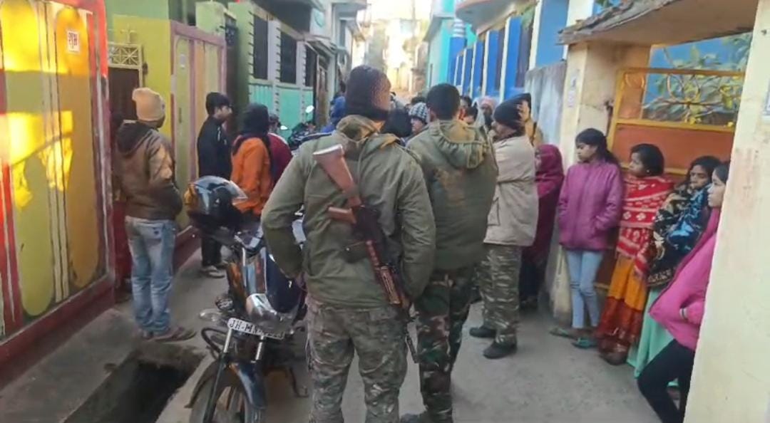 गिरिडीह: डुमरी में पोस्टेड स्वास्थ्य विभाग के कर्मी ने फांसी लगाकर की आत्महत्या, जांच में जुटी पुलिस