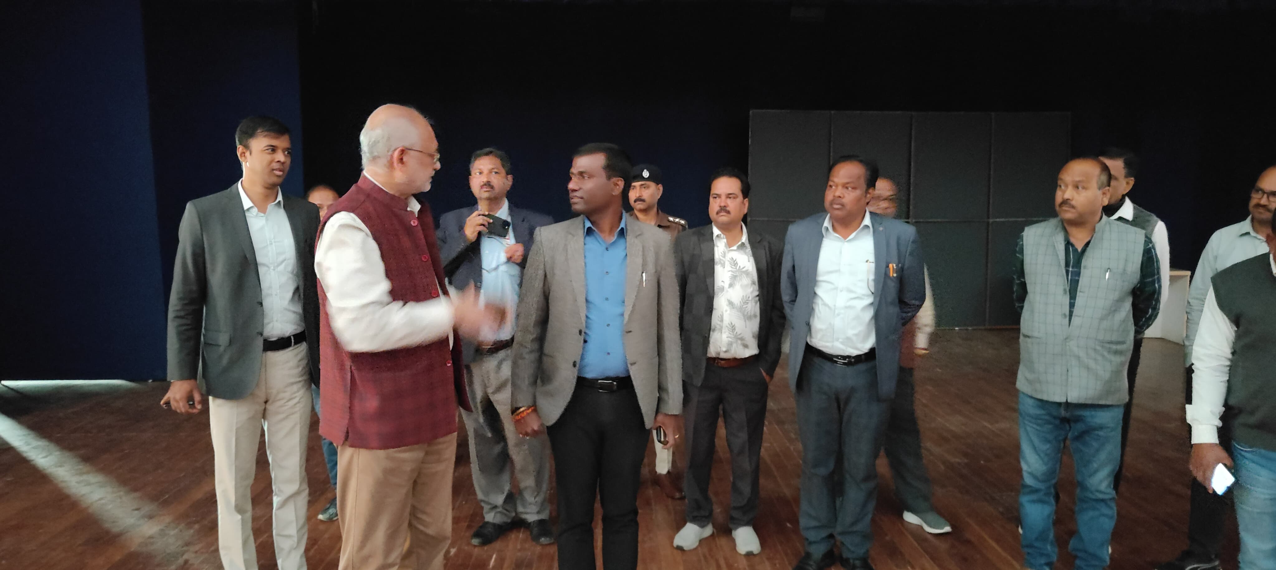 राष्ट्रपति के झारखंड आगमन को लेकर जिला प्रशासन अलर्ट, डीसी मंजूनाथ भजन्त्री ने सुरक्षा व्यवस्था का लिया जायजा