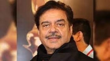 Politics: आखिर क्यों सिने अभिनेता "बिहारी बाबू" को अपने ही बयान से लेना पड़ गया यू टर्न, पढ़िए इस रिपोर्ट में