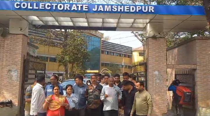 जमशेदपुर: WWSO सिक्योरिटी कंपनी की मनमानी से परेशान सभी गार्डों ने दी आत्मदाह की चेतावनी, पढ़ें पूरा मामला  