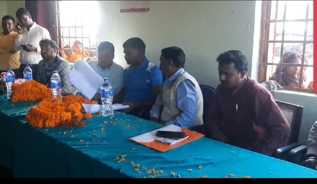 आंगनबाड़ी सेविका और बिजली विभाग के मानव दिवस कर्मियों ने विधायक जयराम महतो से साझा किया अपना दर्द, विभागीय समस्याओं से कराया अवगत  