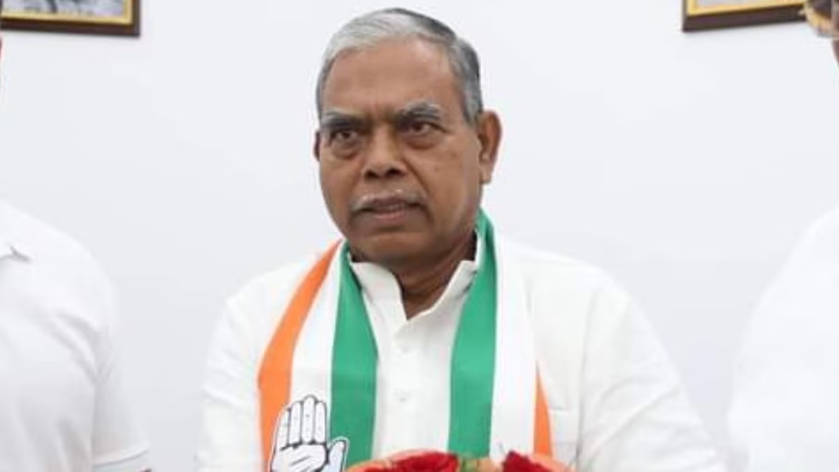 कांग्रेस अध्यक्ष केशव महतो कमलेश ने कैप्टन करमजीत सिंह बख्शी को दी श्रद्धांजलि