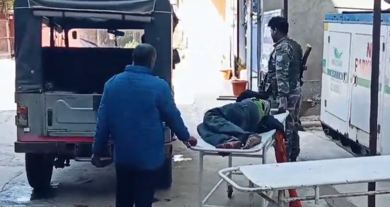 चोर पर चोरी करनी पड़ गई भारी! महिला से मोबाइल व पर्स की छिनतई करते बाइक से गिरा, अब अस्पताल में चल रहा इलाज