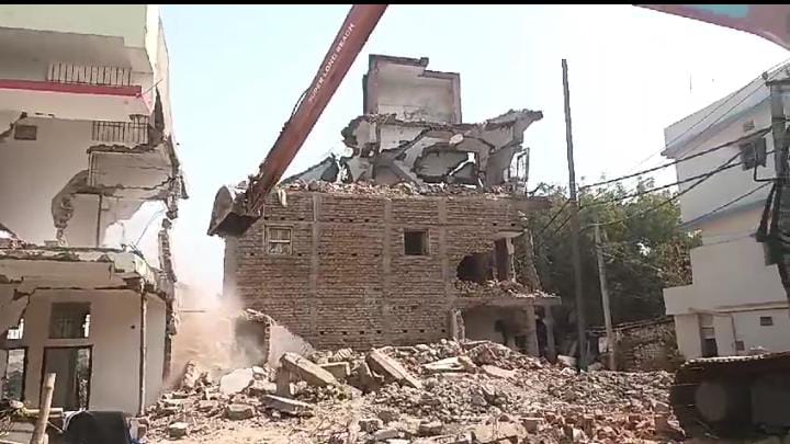 Bihar News: अवैध अतिक्रमण पर सख्त हुई बिहार सरकार, गंगा किनारे बने बड़ी-बड़ी बिल्डिंग को तोड़ने का काम शुरू, बाधा डालने पर होगी कार्रवाई
