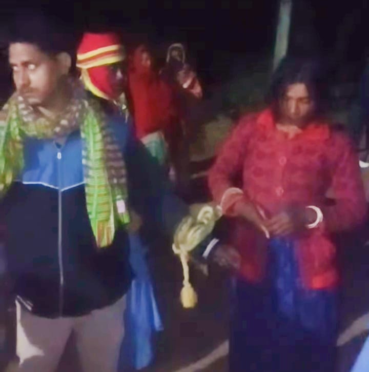 मुस्लिम युवक आदिवासी महिला के साथ पकड़ाया, लोगों ने कर दी पिटाई,पुलिस मामले की जांच में जुटी   