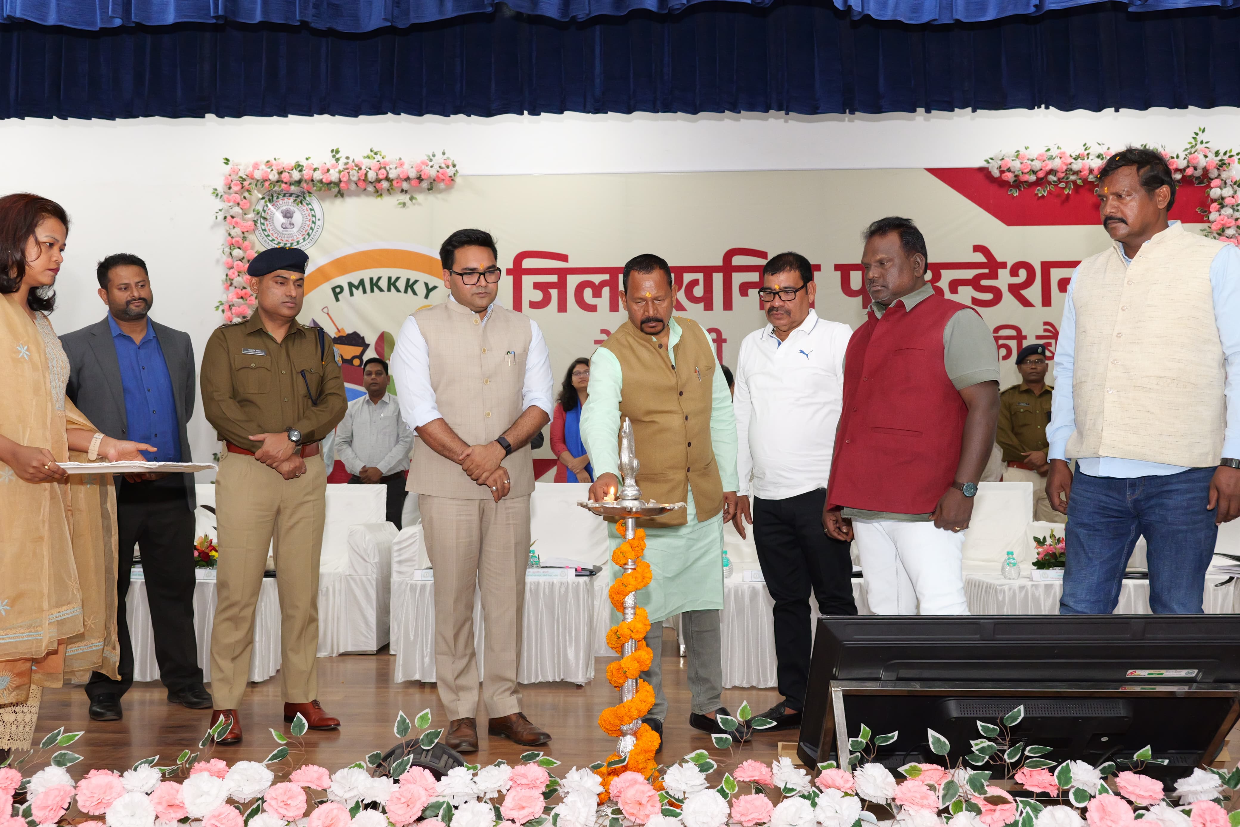 DMFT फ़ंड की पोल खोलने लगे मंत्री और विधायक , सांसद ने कहा शिक्षा विभाग में बड़ा खेला