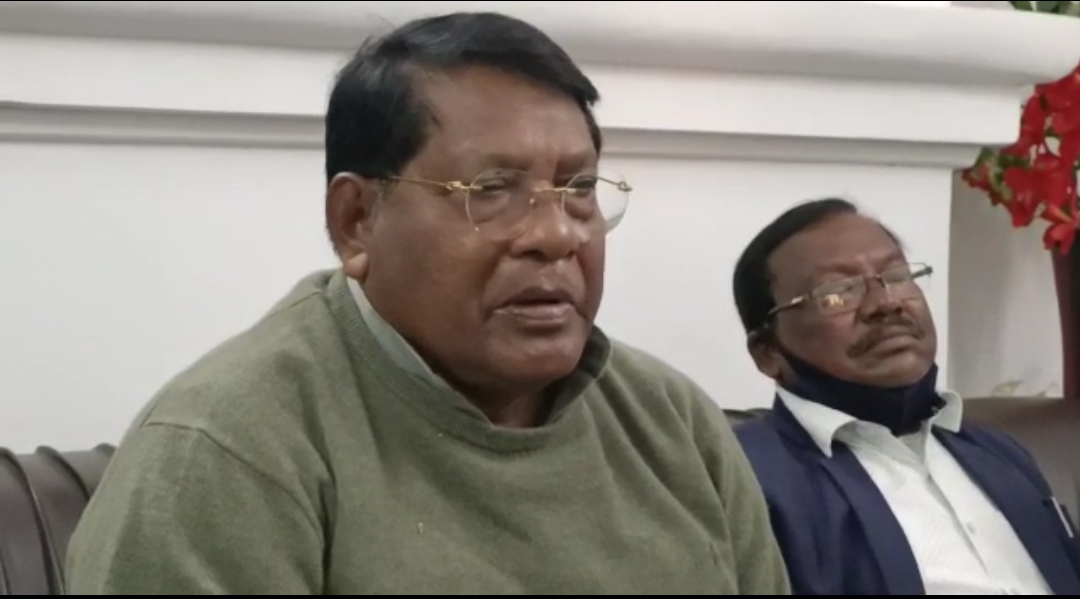 वित्त मंत्री डॉ रामेश्वर उरांव का दावा, आज हर परिवार को मिल रहा भरपेट खाना