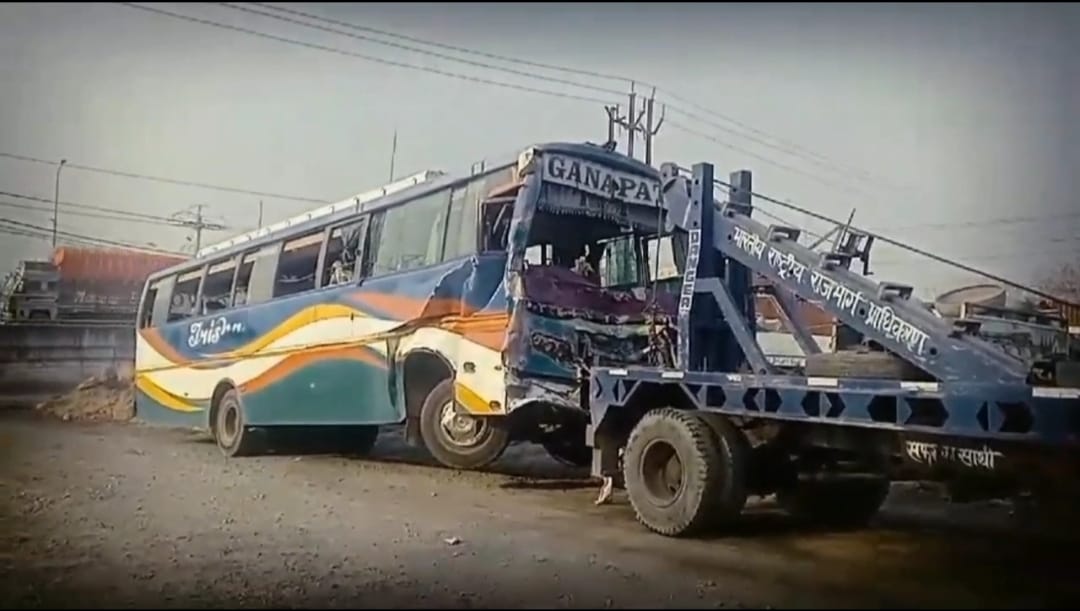 Dhanbad: जोरदार टक्कर के बाद भी पश्चिम बंगाल के 70 कुंभ स्नानार्थियों की पढ़िए -कैसे "किस्मत" ने बचाई जान 