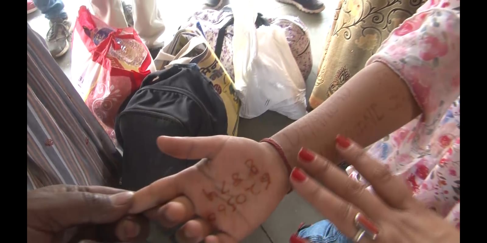 Dhanbad: कुंभ यात्रा में बच्चों को गुम होने से बचाने का पढ़िए- इस परिवार ने क्या किया है अनोखा प्रयोग