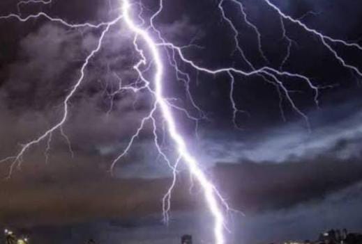 Weather Alert: आज झारखंड में कुछ इलाकों में गरज के साथ बारिश की आशंका, वज्रपात को लेकर येलो अलर्ट जारी