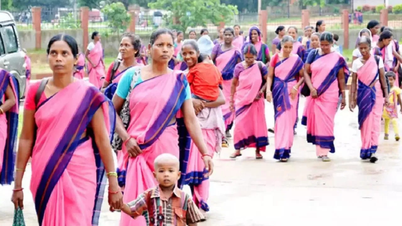 राज्य की सभी आंगनबाड़ी सेविकाओं को बीमा योजना से जोड़ने की पहल शुरू, टेंडर जारी कर बीमा कंपनियों से मांगे गए आवेदन