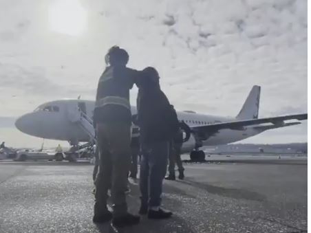 अमेरिका से फिर आई अवैध अप्रवासियों के डिपोर्ट करने की भयावह तस्वीर, वाशिंगटन पोस्ट ने जारी किया वीडियो