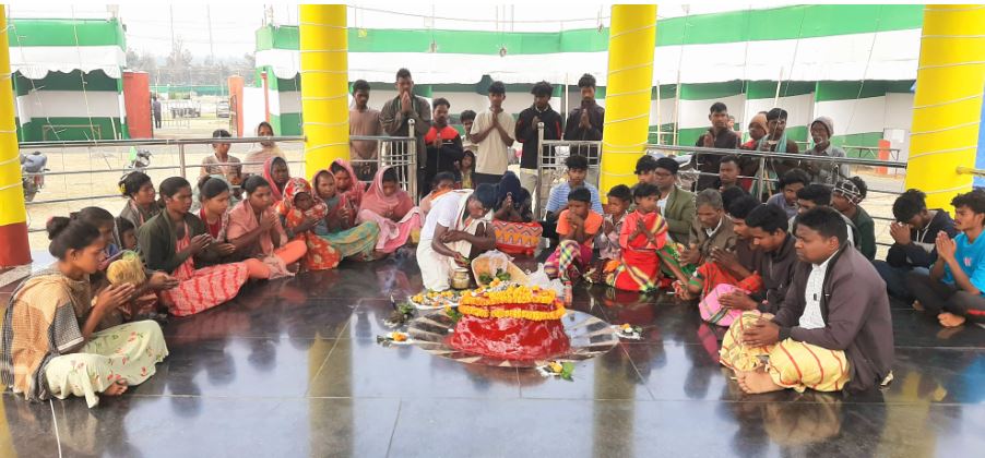 राजकीय जनजातीय हिजला मेला महोत्सव की तैयारियां पूरी, मेला परिसर के दिसोम मारंग बुरु थान में किया गया पूजा-अर्चना