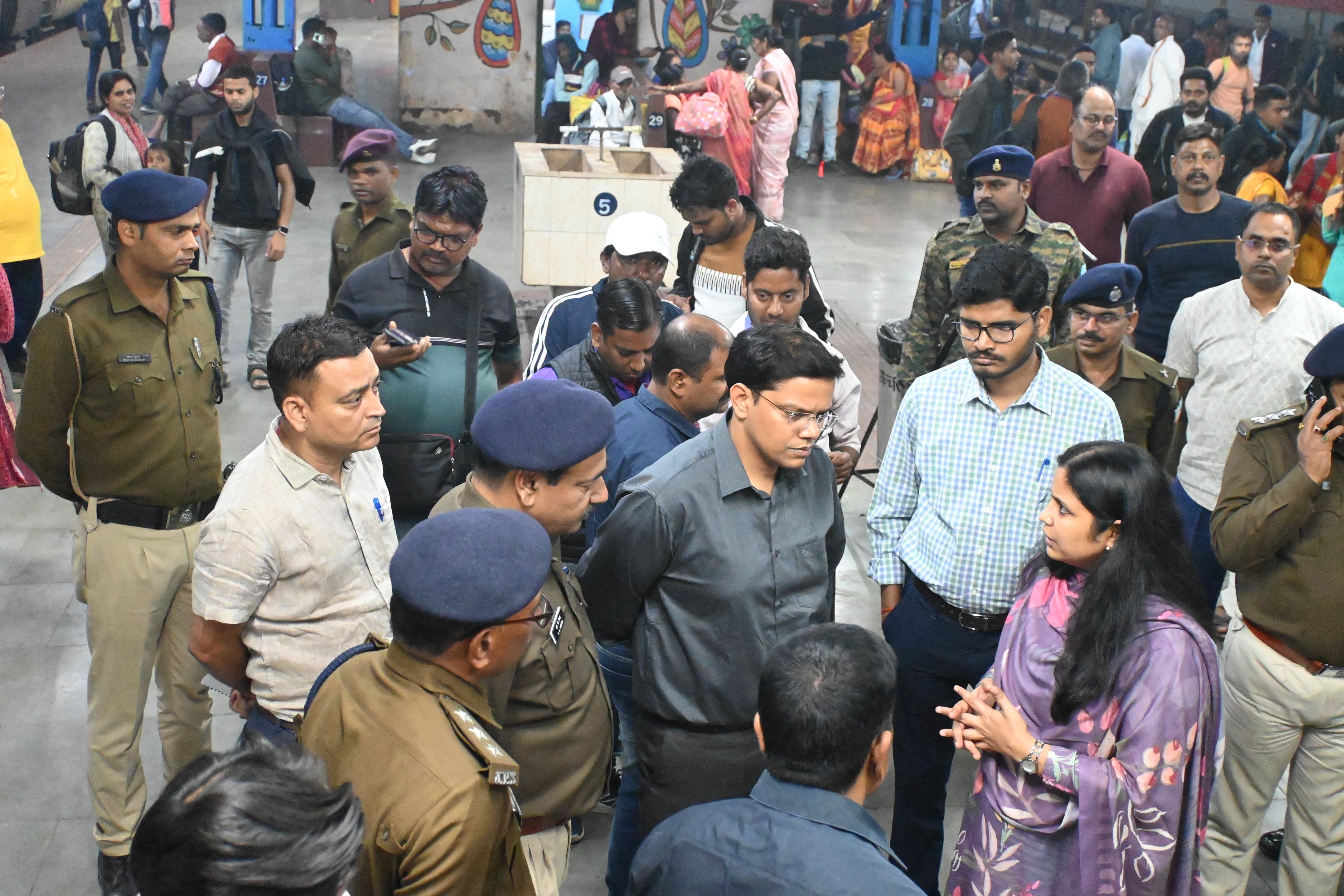 कुंभ यात्रा का साइड इफ़ेक्ट: नियमित ट्रेनों के यात्री क्यों करा रहे टिकट रद्द, पढ़िए विस्तार से