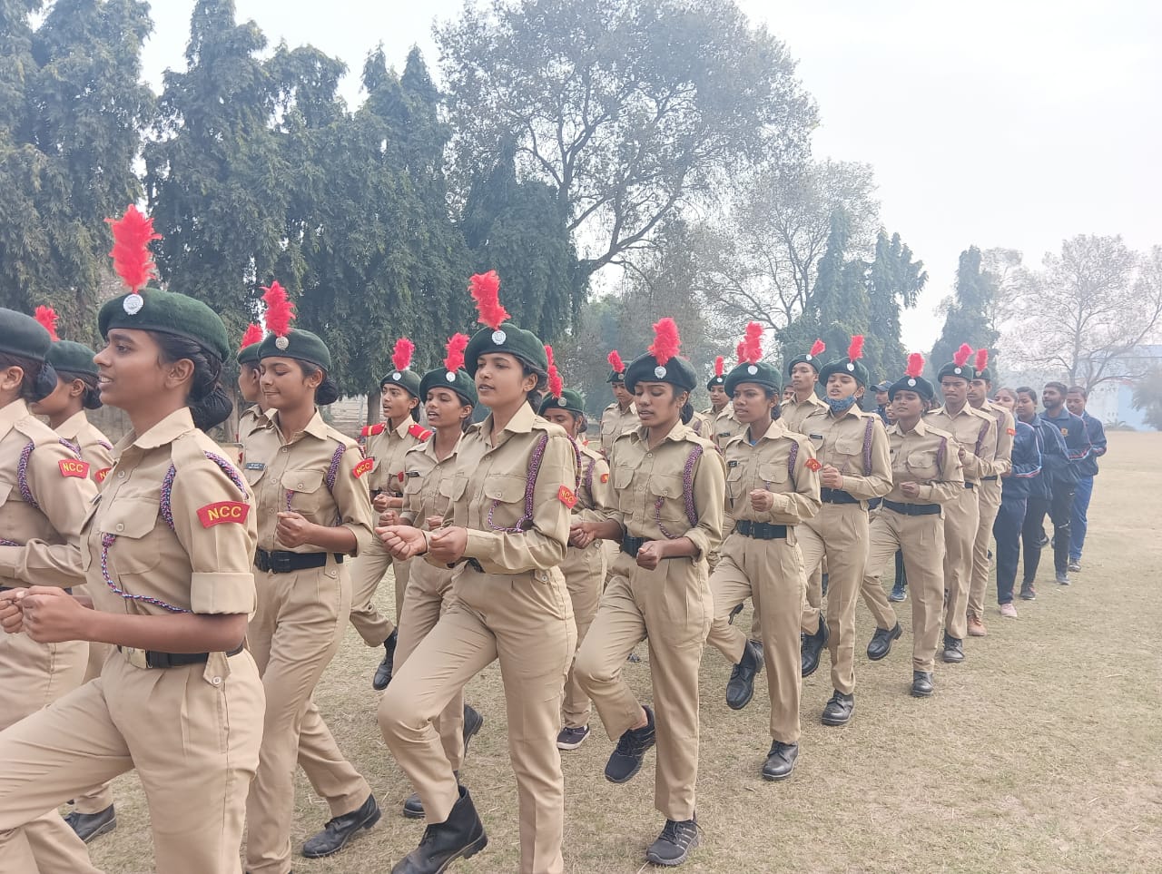 स्कूलों में झंडातोलन के दौरान बच्चों की नो इंट्री,  सीनियर क्लास के  कुछ बच्चे हो सकेंगे शामिल