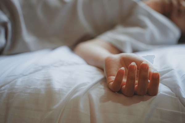 डिलीवरी के बाद तबियत बिगड़ने से महिला की गई जान, डॉक्टरों का कारनामा जान हैरान हो जाएंगे आप, जानिए क्या है मामला