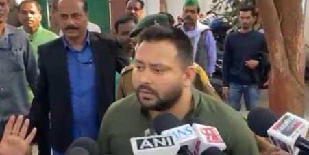 Bihar Politics:समय से पहले विधानसभा चुनाव कराने के मामले पर तेजस्वी यादव का पलटवार, कहा चुनाव आयोग की विश्वसनीयता पर अब उठ रहे सवाल 