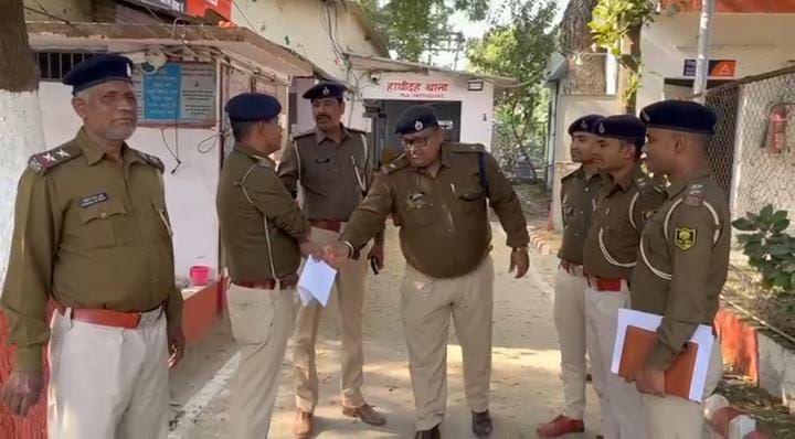 Crime News: मोकामा गोलीकांड मामले में पुलिस ने चिपकाया इश्तेहार,दिया हाजिर होने का आख़री अल्टीमेटम