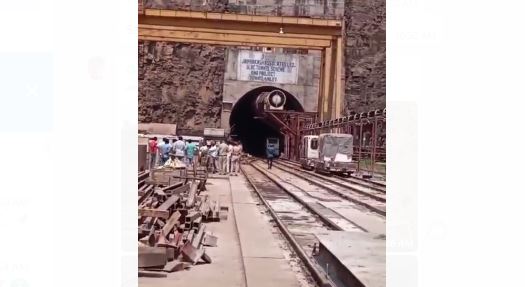 BIG UPDATE : तेलंगाना में निर्माणाधीन टनल में फंसे गुमला के चार मजदूर परिवारों की बढ़ी बेचैनी, अंदर से नहीं मिल रहा कोई रिस्पांस