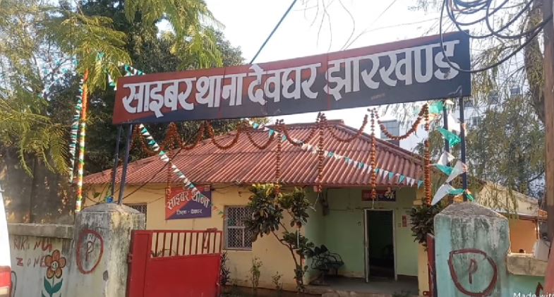 कैश बैक ऑफर का लालच देकर की ठगी, 9 साइबर अपराधी धराये, 5 लाख नगद सहित कई सामान जब्त