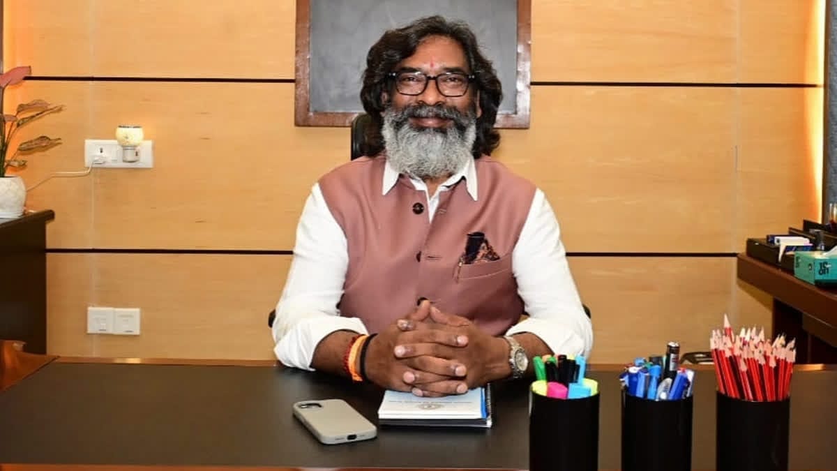 राज्यकर्मियों, सेवानिवृत्त कर्मियों और अधिवक्ताओं को हेमंत सरकार का बड़ा तोहफा, 5 लाख रुपये का मिलेगा मुफ्त स्वास्थ्य सुविधा 