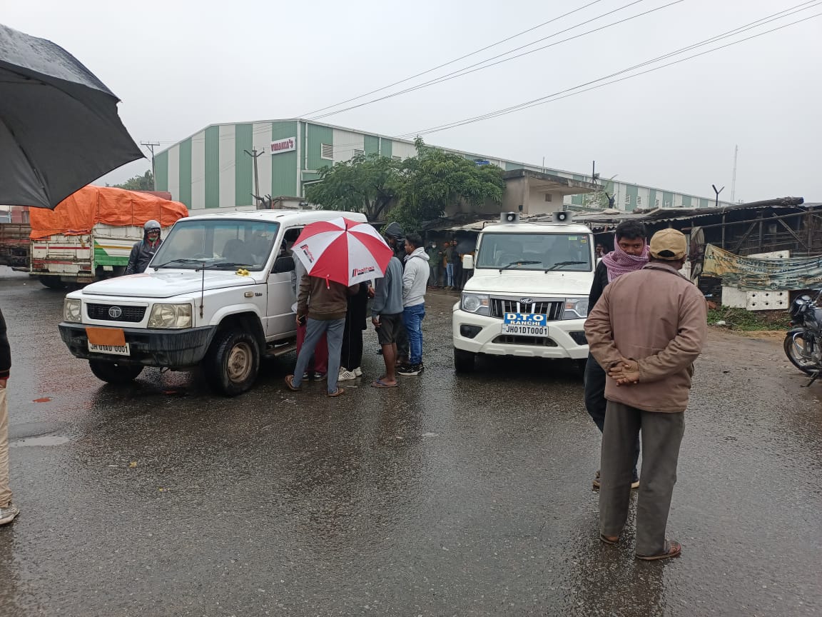 राजधानी में सघन वाहन जांच , सैकड़ों वाहनों की कागजातों की हुई जांच,37 वाहनों से वसूला गया 384150 ₹ का जुर्माना