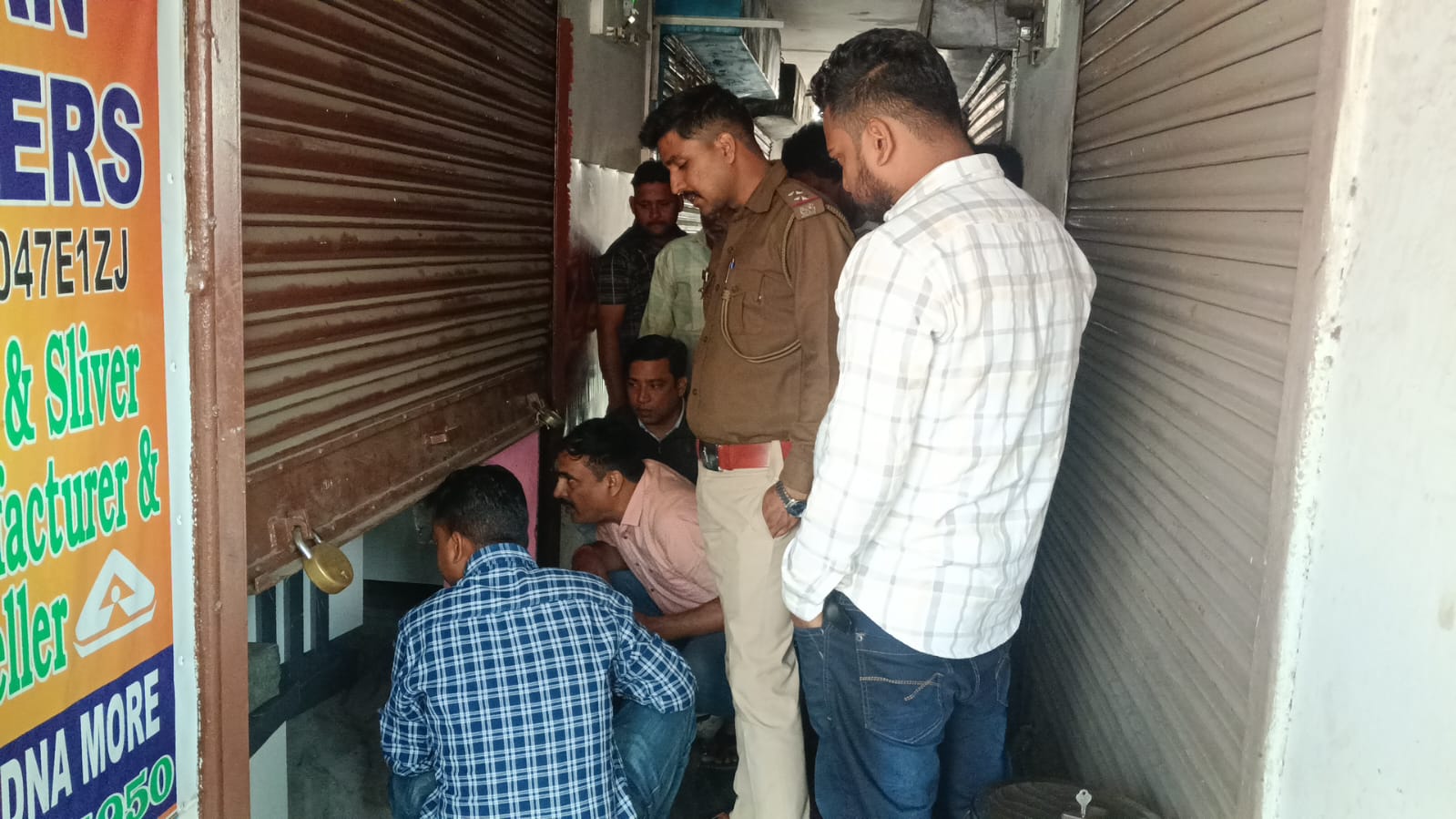 धनबाद -बोकारो की सोना दुकानें रही चोरो के निशाने पर, पढ़िए -क्या उठ रहे सवाल