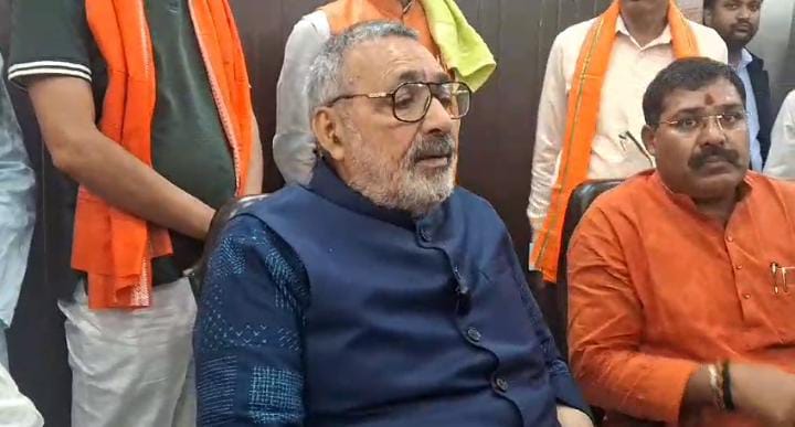 Bihar Politics:मंत्री गिरिराज सिंह ने लालू फैमिली पर कसा तंज,कहा लालू यादव के डीएनए में  हत्या, बलात्कार और फिरौती है,पढ़े और क्या कहा