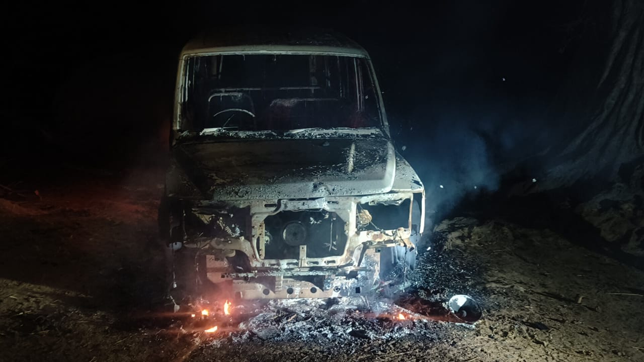 लोहरदगा में अपराधियों ने खड़ी गाड़ी को फूंका, जांच में जुटी पुलिस