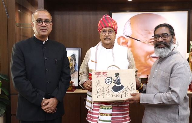 सदन में बजट पेश: शायराना अंदाज में दिखे वित्त मंत्री राधाकृष्ण किशोर