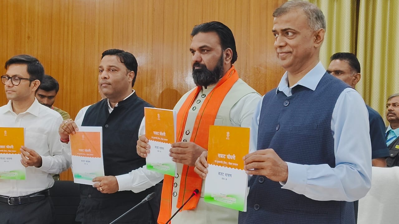 Bihar Budget 2025: वित्त मंत्री सम्राट चौधरी ने पेश किया 3 लाख 17 हजार करोड़ रुपये का बजट, पढ़ें बजट की खास बातें