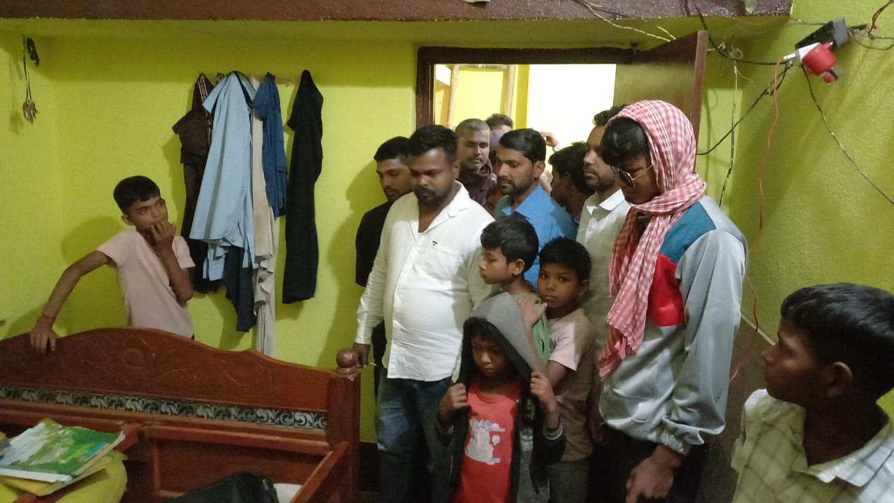 गिरिडीह: बेटी की शादी के लिए समूह से लिया कर्ज, लेकिन शादी से पहले ही आभूषण सहित दहेज़ के पैसे हो गये चोरी, मां-बाप पर टूटा कहर