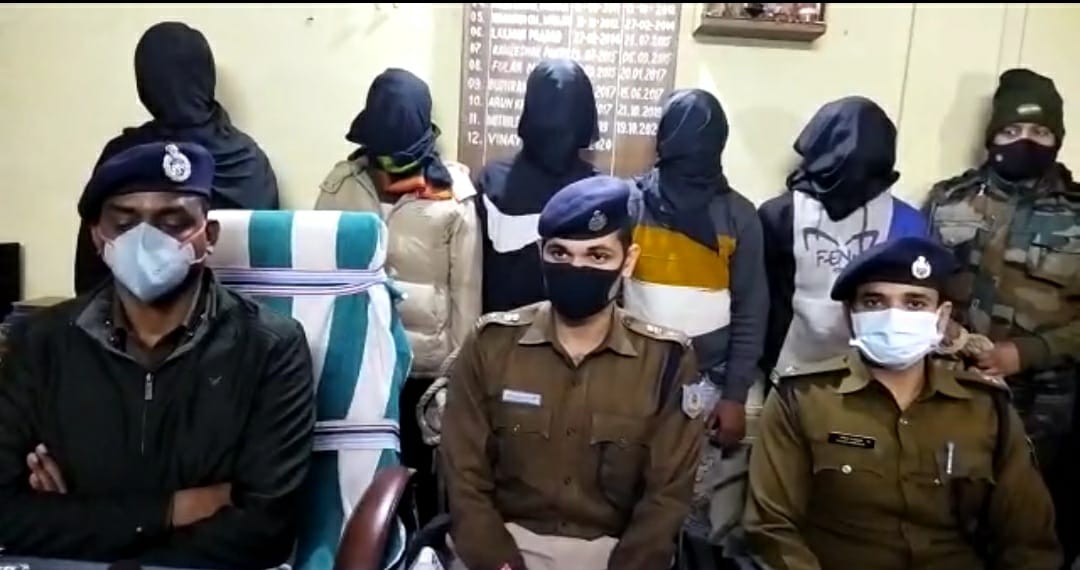 पुलिस को मिली सफलता हत्या और लूट में शामिल 5 आरोपियों  को किया गिरफ्तार 