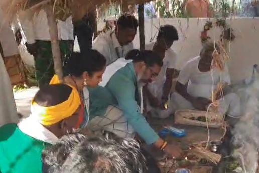 जमशेदपुर के कदमा पहुंचे सीएम हेमंत सोरेन, जाहेरथान स्थल में किया बाहा बोंगा पर्व की पूजा-अर्चना