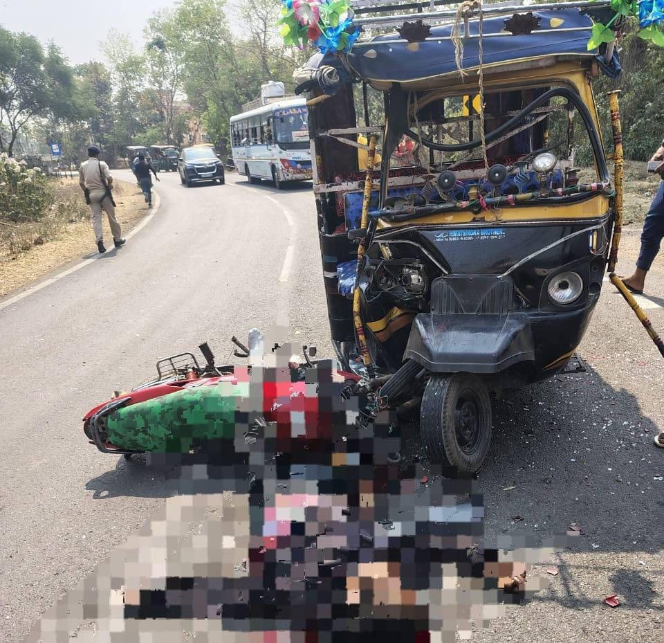 साहिबगंज के तेलों मोड़ में भयानक सड़क हादसा, बाइक और टेम्पो की टक्कर में एक की मौत, कई घायल