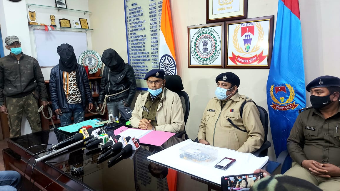 दो लुटेरे धराए, पांच मोटरसाइकिल और आभूषण बरामद