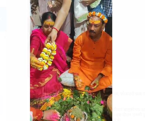 परिवार के साथ पूर्व सीएम रघुवर दास पहुंचे बासुकीनाथ धाम, फौजदारी बाबा पर किया जलार्पण