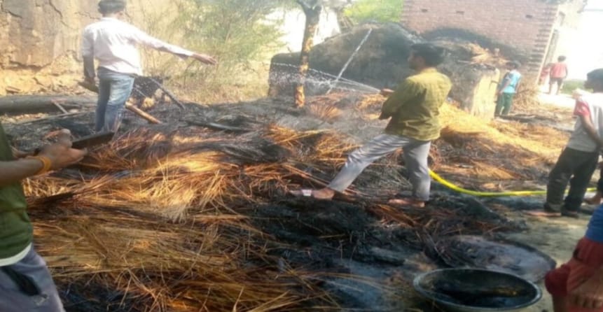 BIG BREAKING: चाईबासा में दर्दनाक हादसा, पुआल में आग लगने से 4 मासूमों की जिंदा जलकर मौत, मचा कोहराम