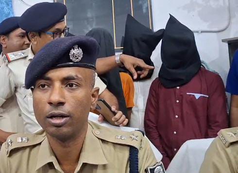 Bihar News:रोहतास में दो पक्षों में पत्थरबाजी और गोलीबारी,18 गिरफ्तार, जाने क्या है पूरा मामला