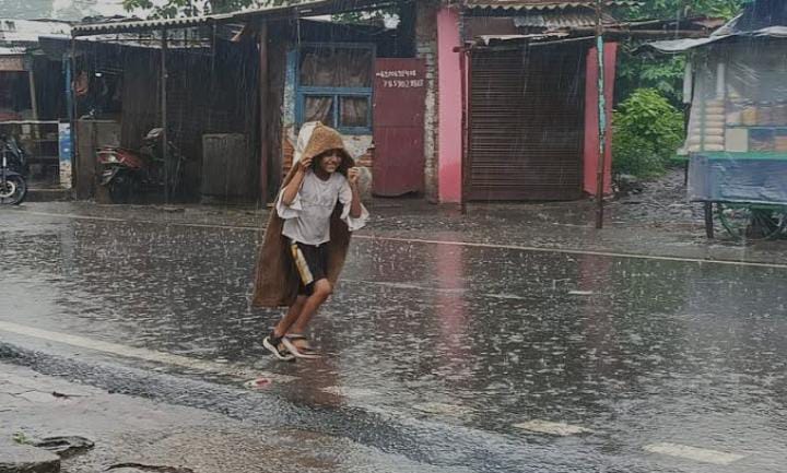 Weather Forecast:अगले 24 घंटे में 4 डिग्री और गिरेगा झारखंड का पारा, आज इन जिलों में बारिश और वज्रपात का अलर्ट, पढ़ें अपने जिले का हाल