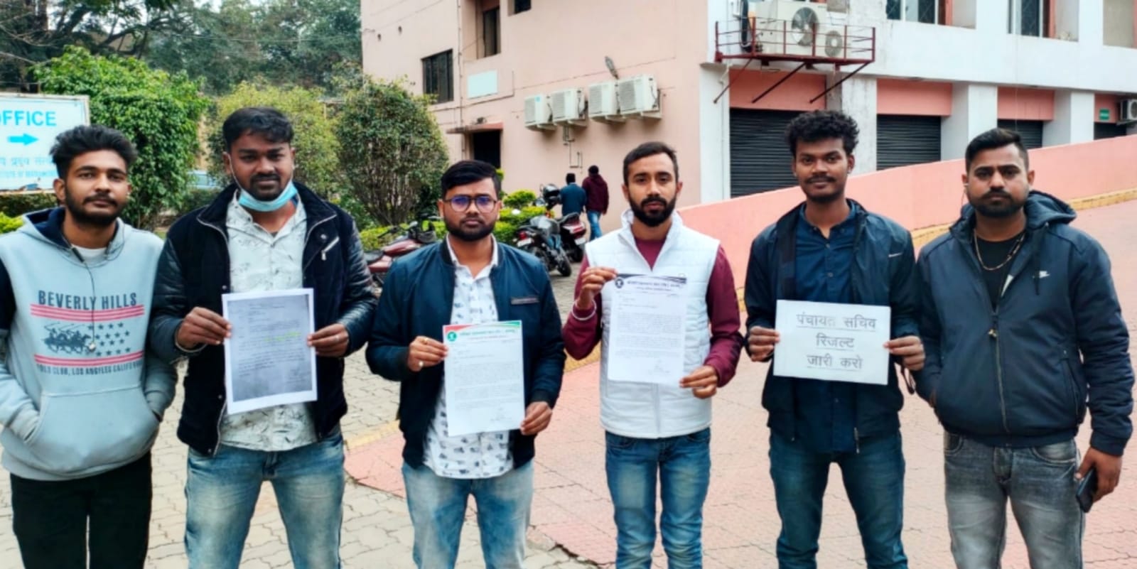 पंचायत सचिव अभ्यर्थियों के पक्ष में आजसू ने राज्यपाल के नाम सौंपा ज्ञापन, आंदोलन की दी चेतावनी