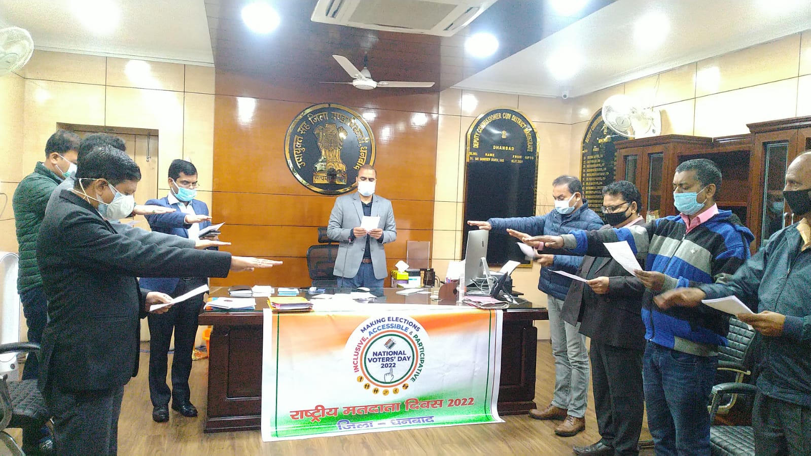 मतदाता दिवस पर राजधानी और कोयलांचल में अधिकारियों-कर्मियों को दिलाई गई शपथ