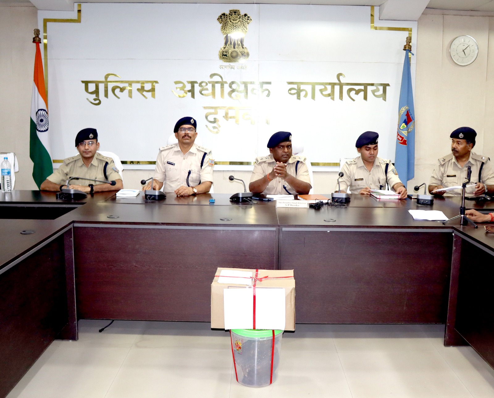 दुमका: खूंटा बांध स्थित खंडहर से बरामद अज्ञात शव मामले में 2 किशोर को किया गया निरुद्ध